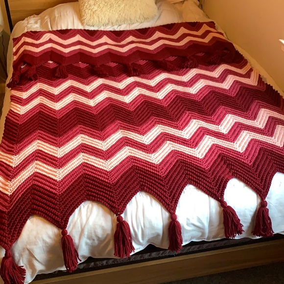 Vintage Handmade Wool Knitted Throw Bed Cover/ Blanket with Tassels Chevron - Picture 7 of 11